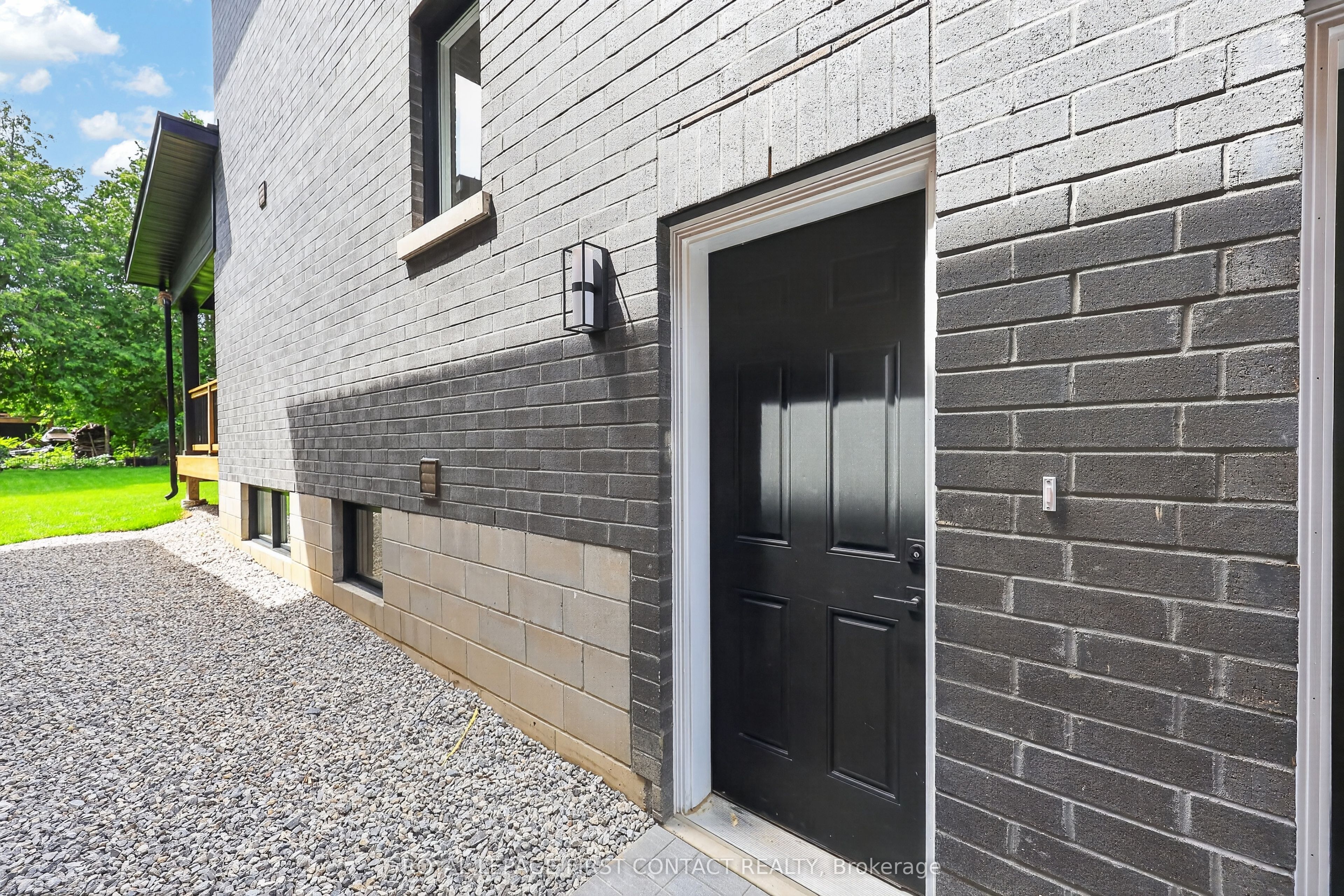 933 7th Line Lower Property Photo 13
