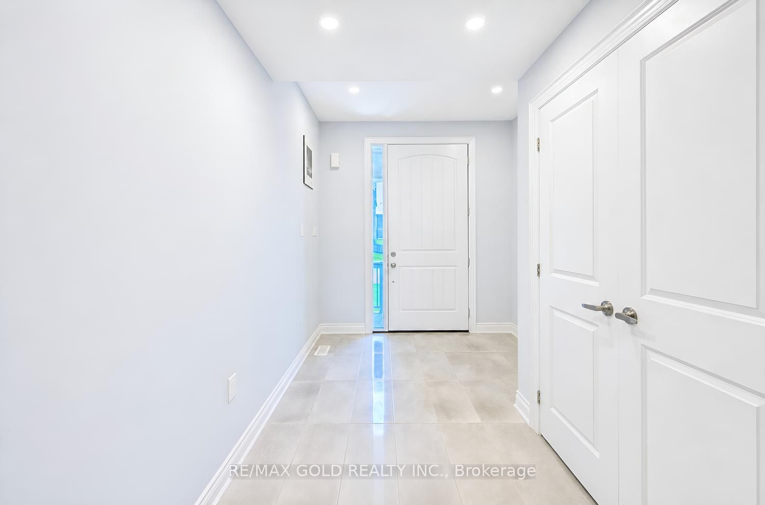 4 Kiernan Crescent N Property Photo 5