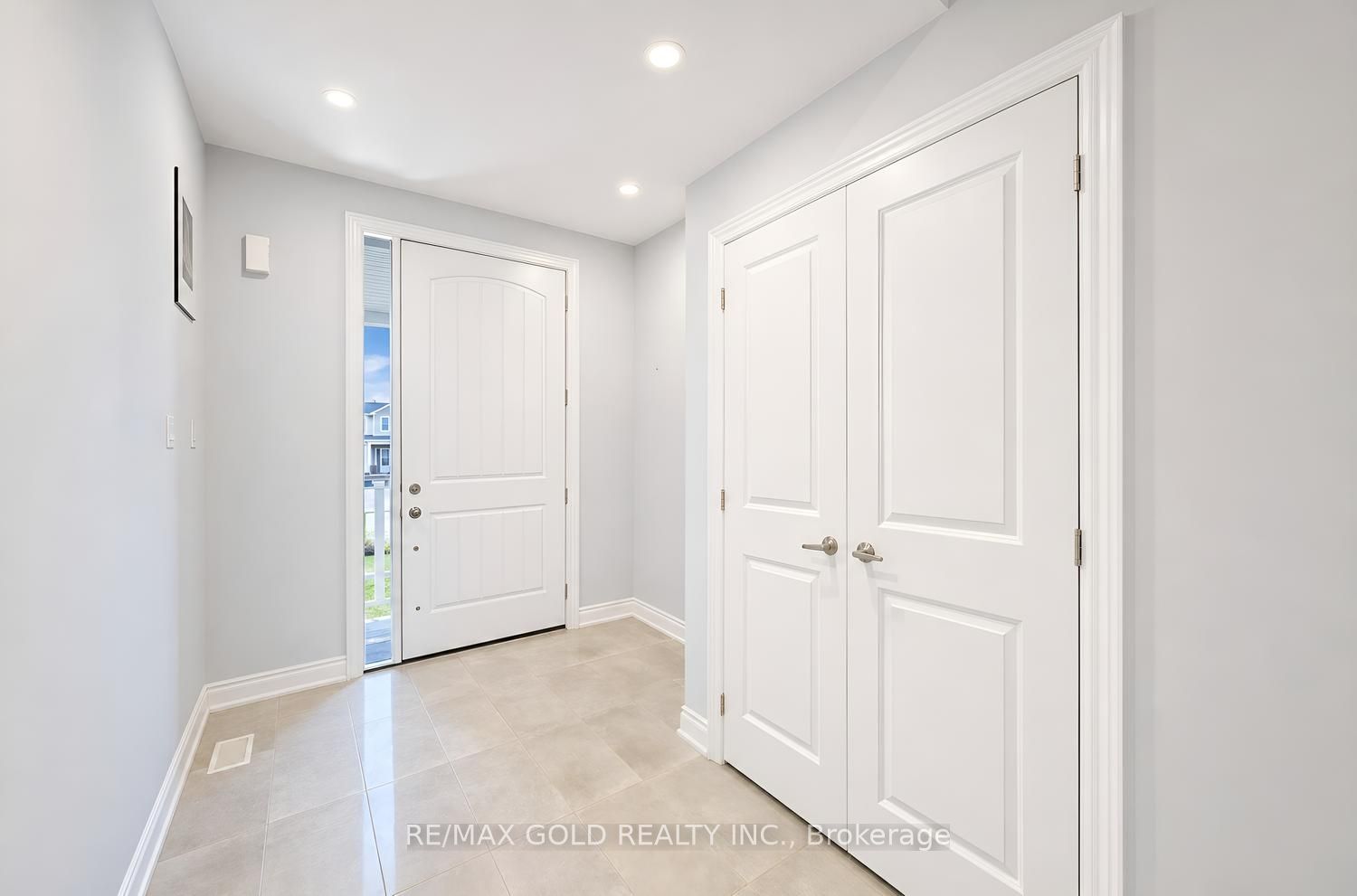 4 Kiernan Crescent N Property Photo 6