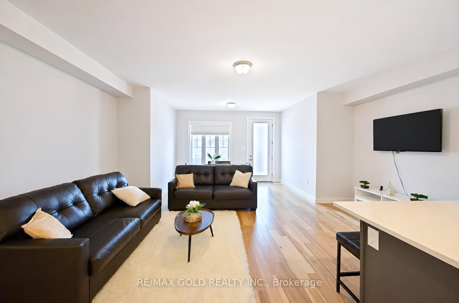 4 Kiernan Crescent N Property Photo 8