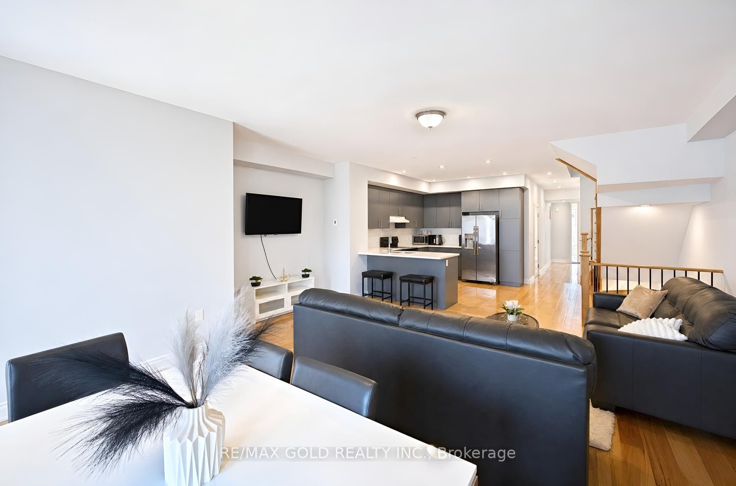 4 Kiernan Crescent N Property Photo 14
