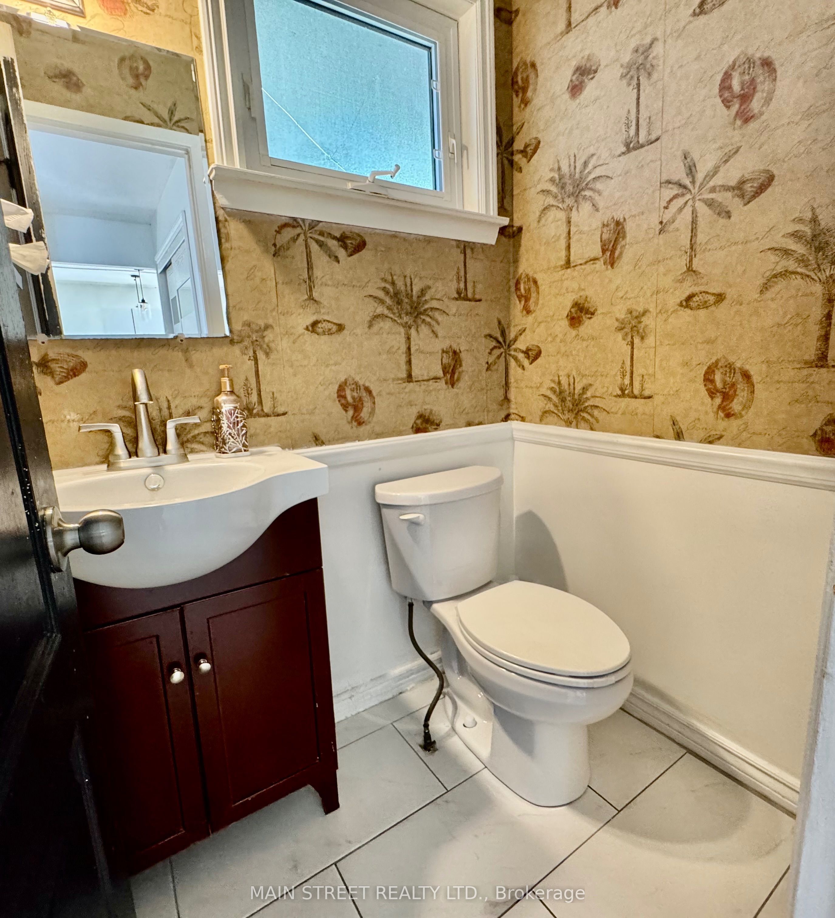 233 Thoms Crescent Property Photo 14