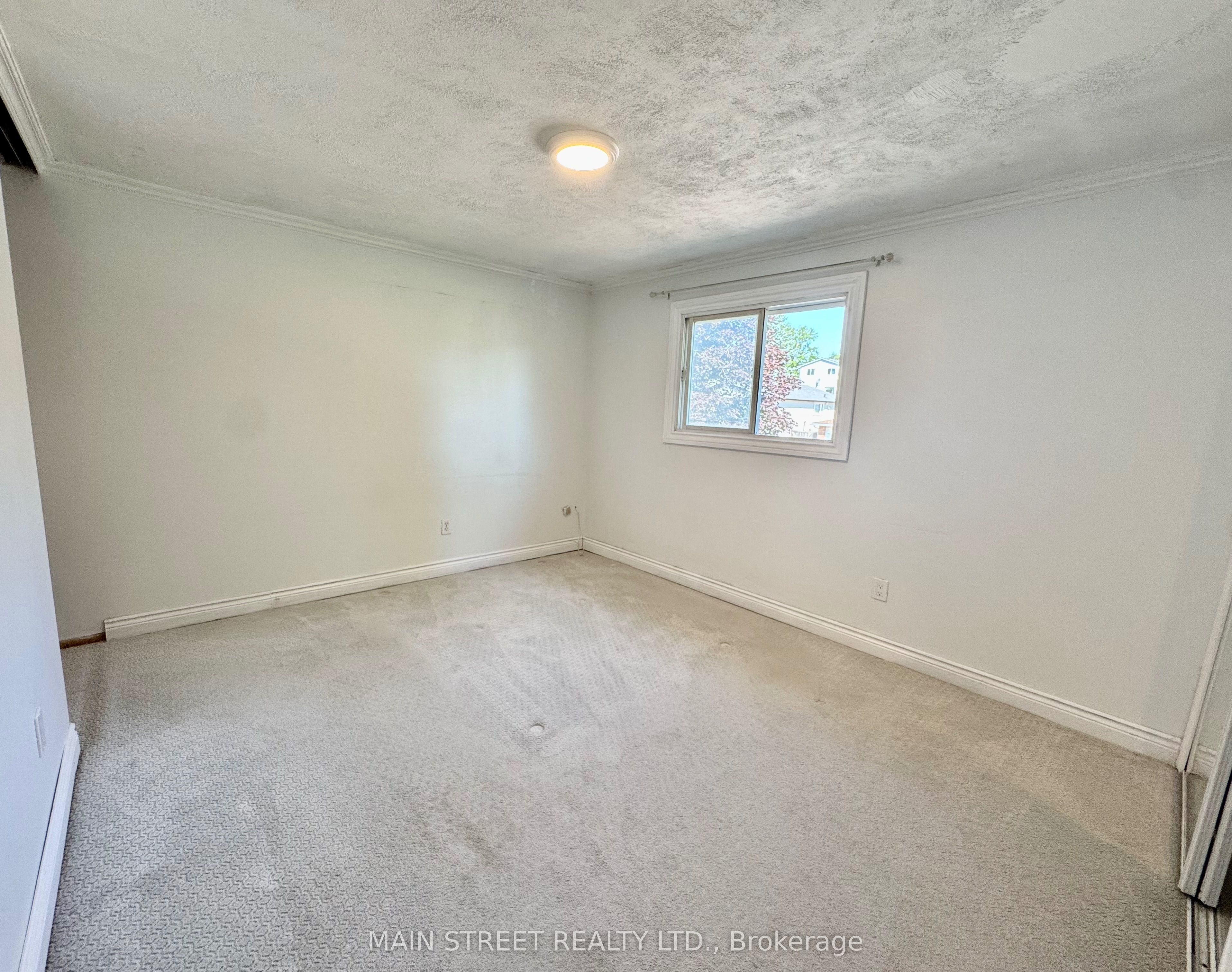 233 Thoms Crescent Property Photo 18