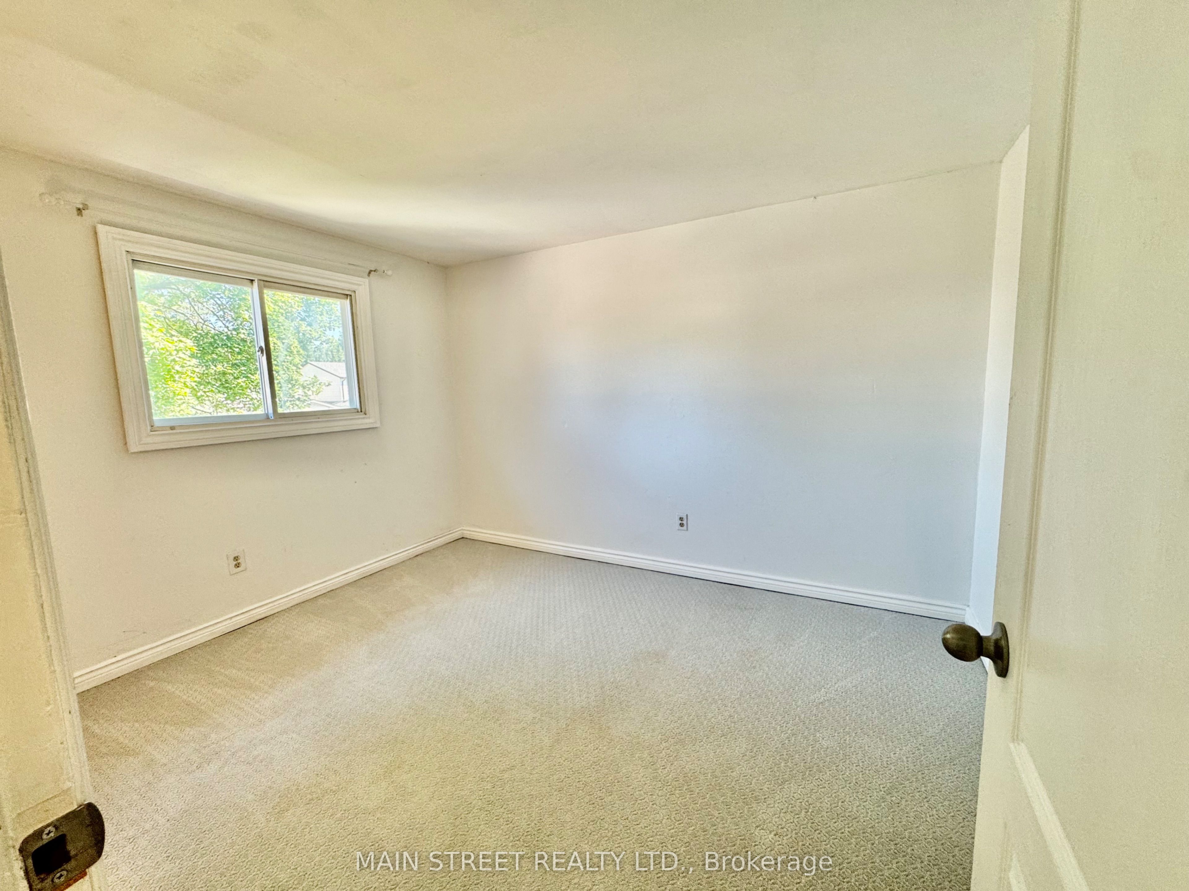 233 Thoms Crescent Property Photo 21