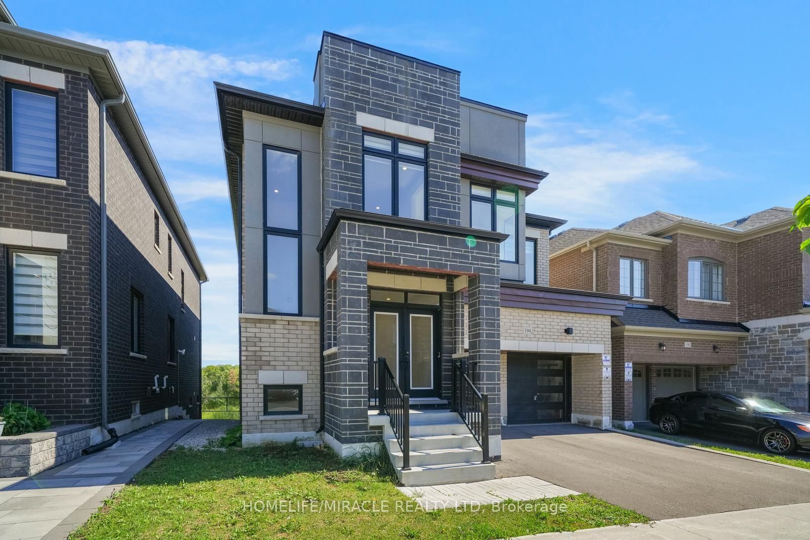 194 Boundary Boulevard Property Photo 2