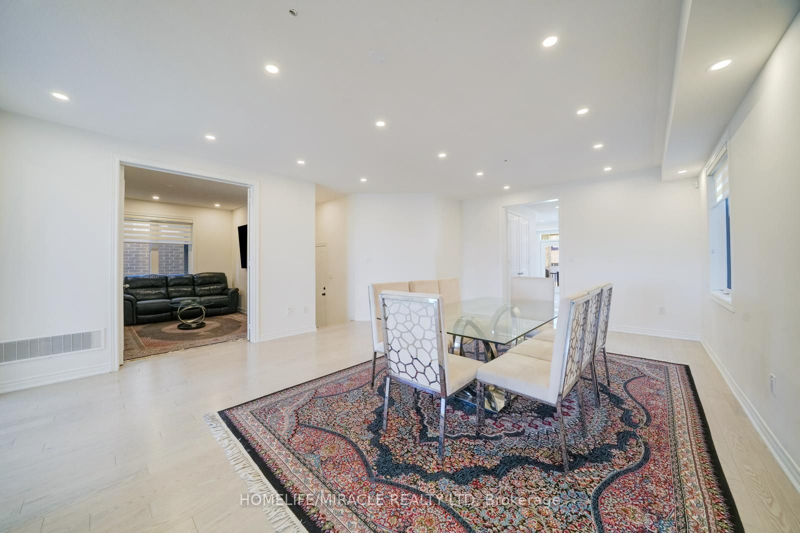 194 Boundary Boulevard Property Photo 9