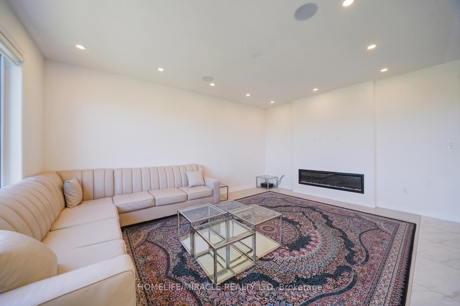 194 Boundary Boulevard Property Photo 13