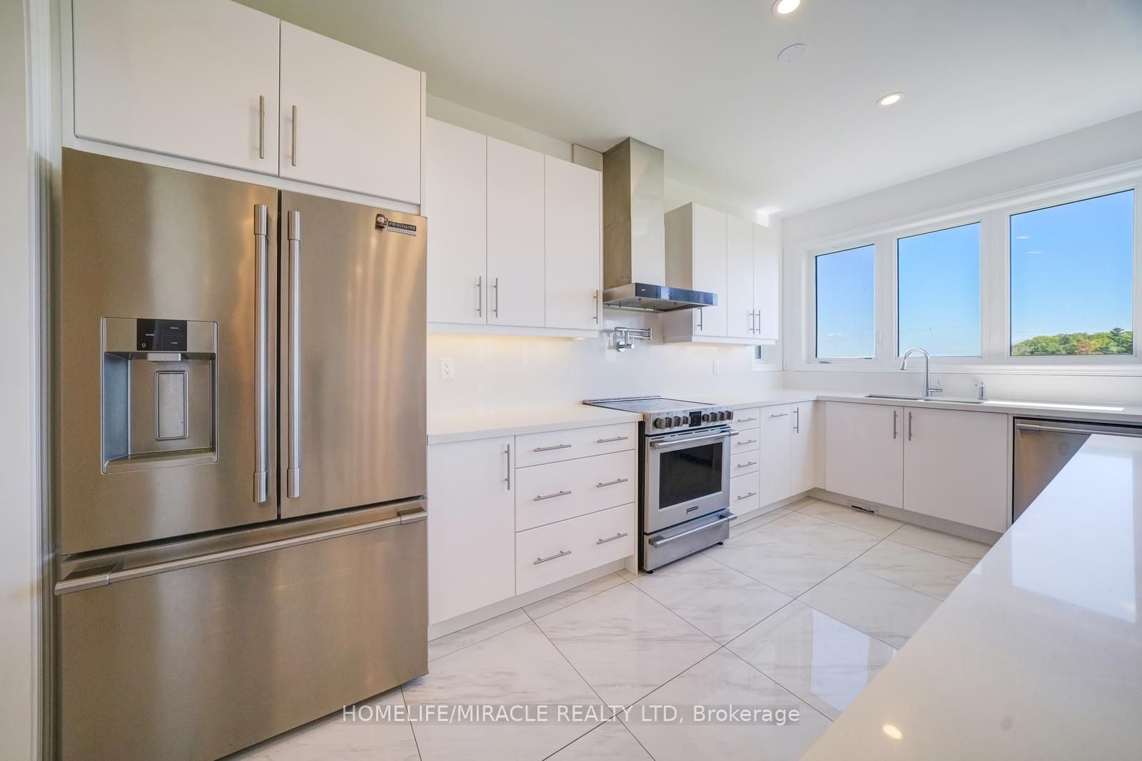 194 Boundary Boulevard Property Photo 22