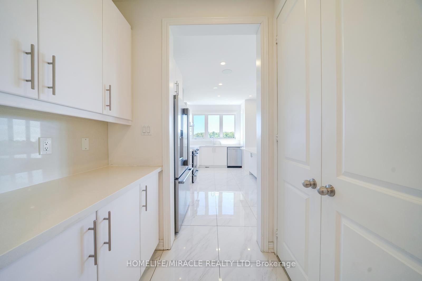 194 Boundary Boulevard Property Photo 23