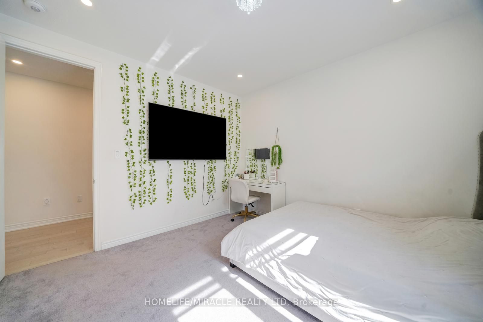 194 Boundary Boulevard Property Photo 40