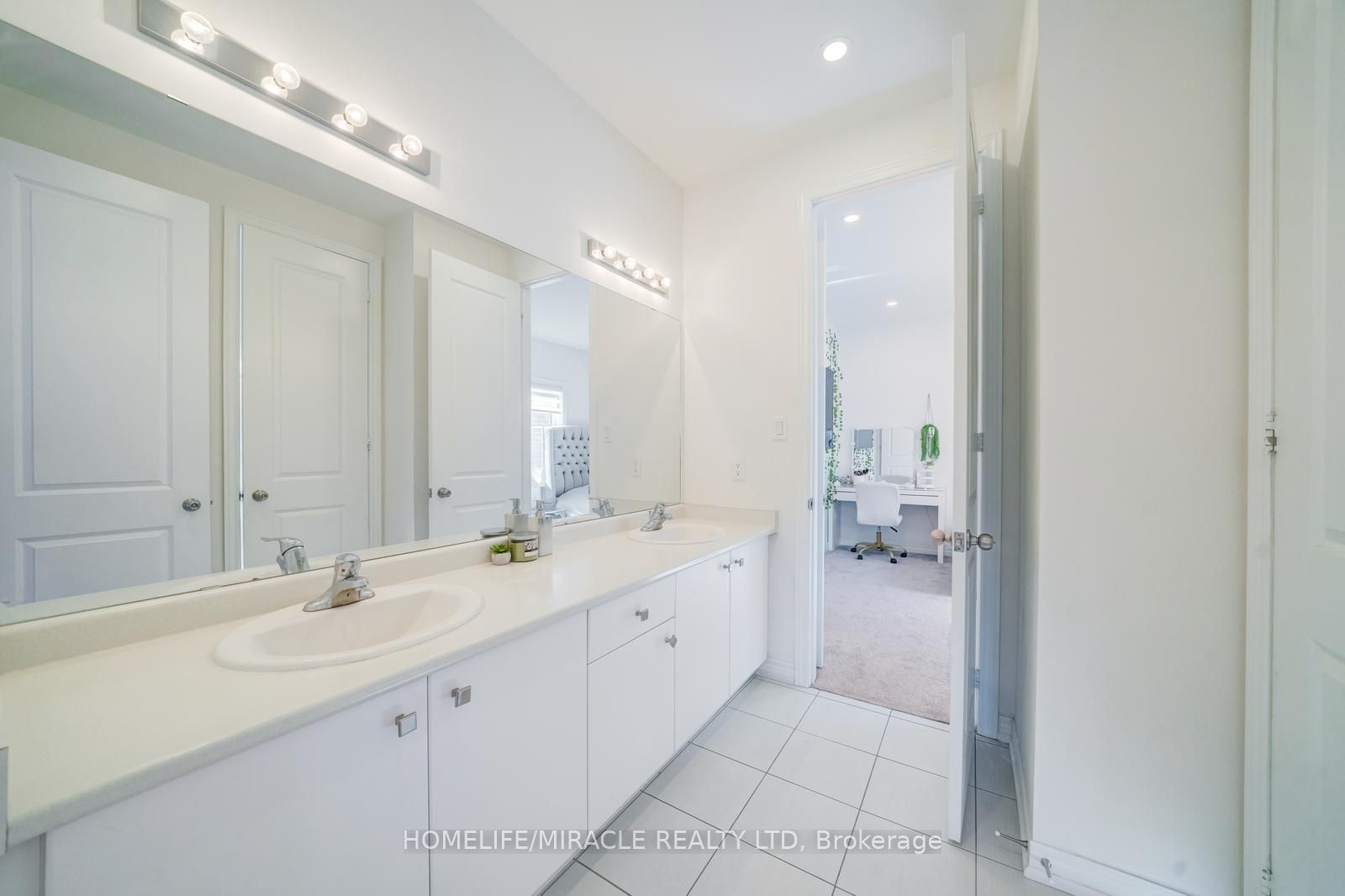 194 Boundary Boulevard Property Photo 42