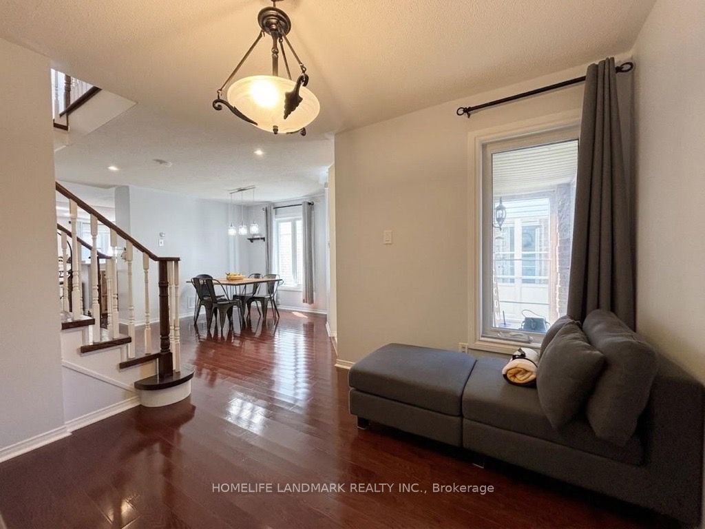 434 Heddle Crescent Property Photo 6