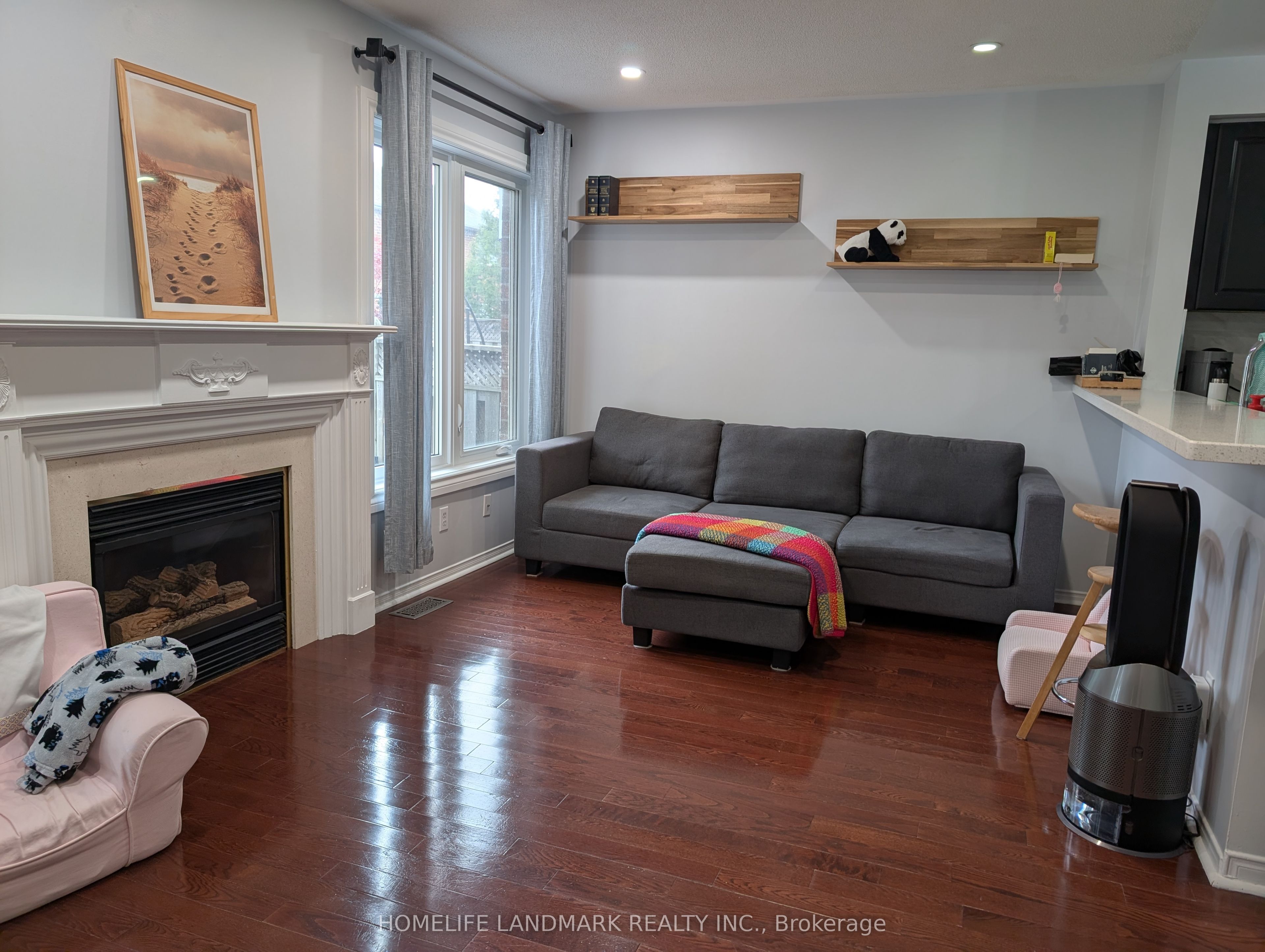 434 Heddle Crescent Property Photo 7