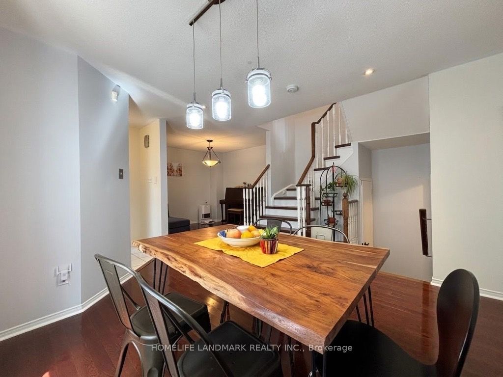 434 Heddle Crescent Property Photo 7