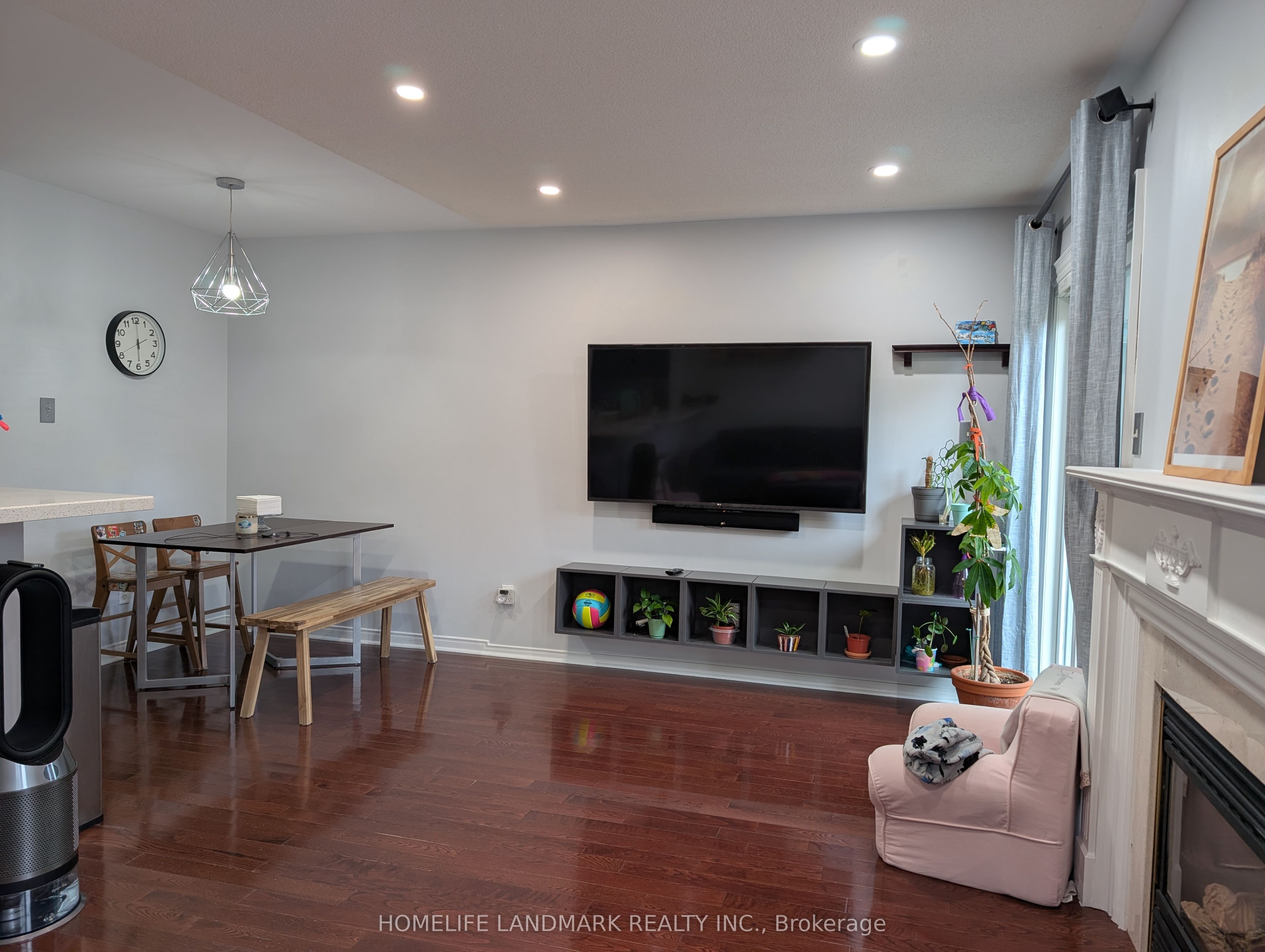 434 Heddle Crescent Property Photo 8