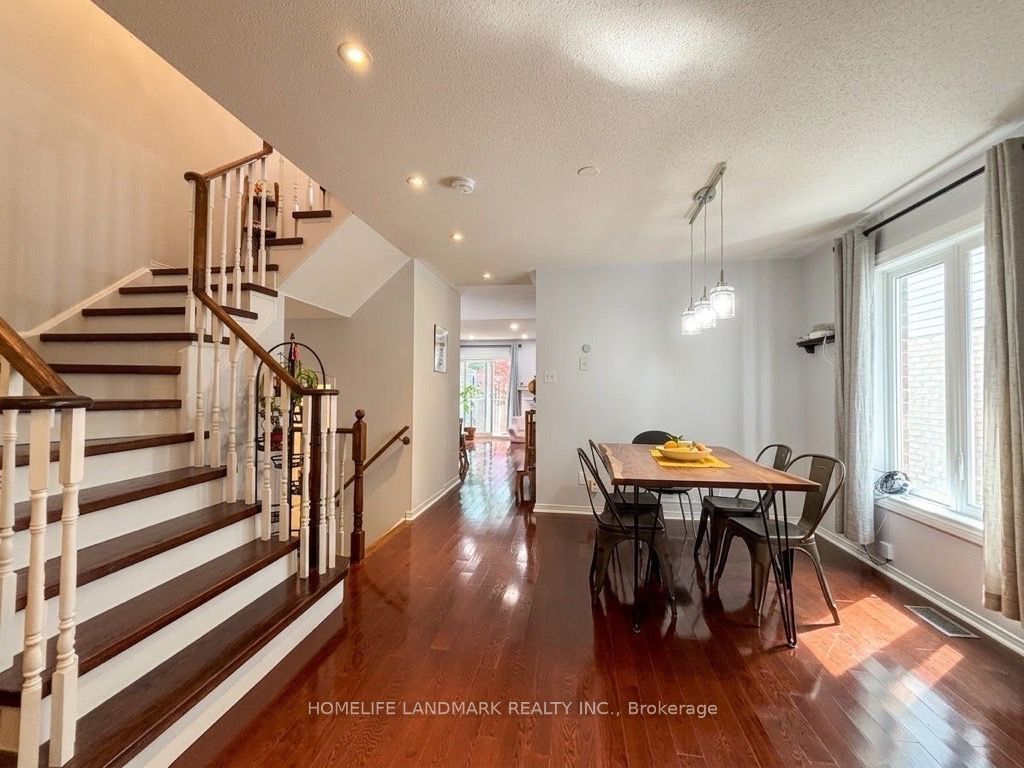 434 Heddle Crescent Property Photo 8