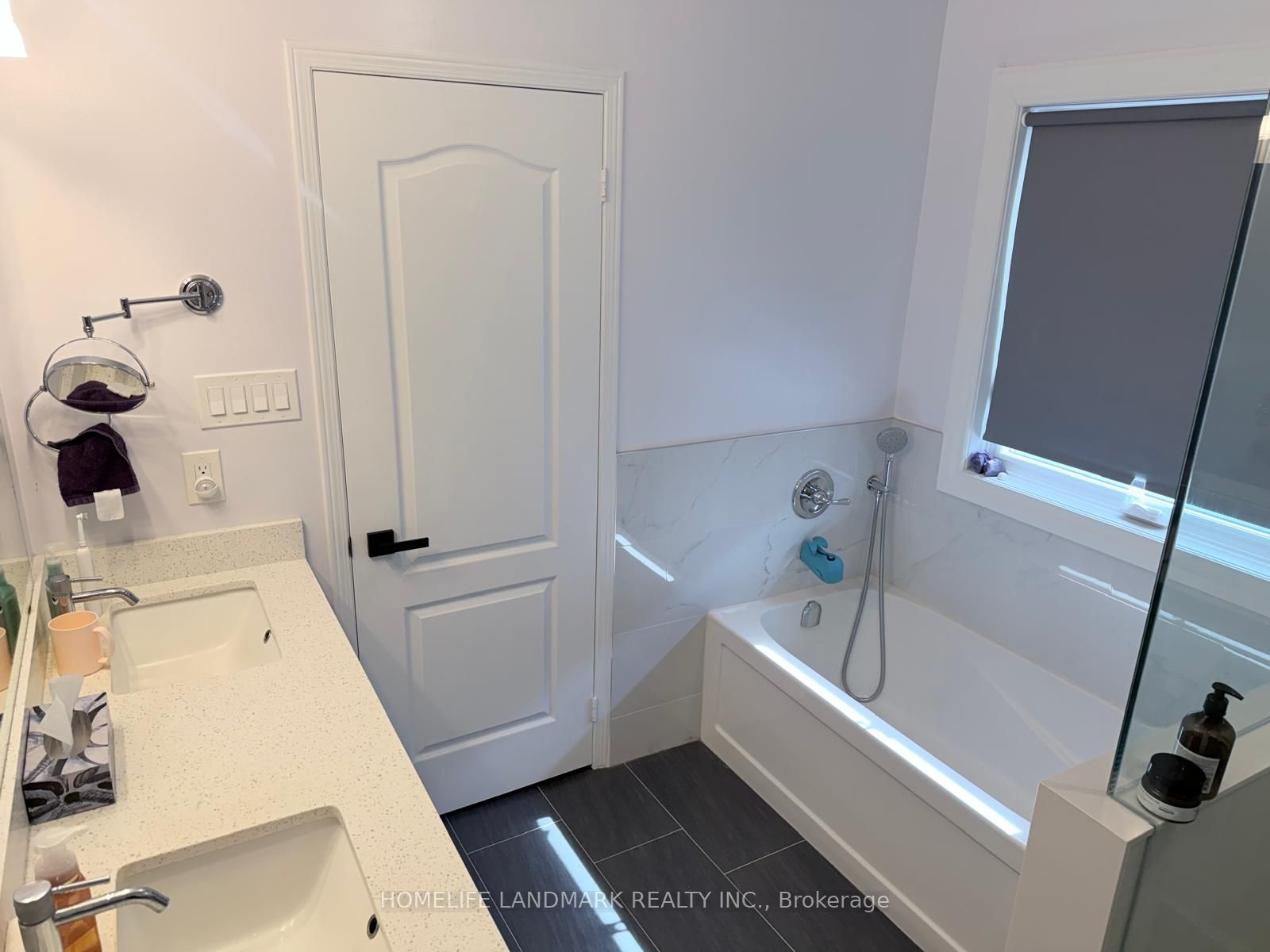 434 Heddle Crescent Property Photo 12