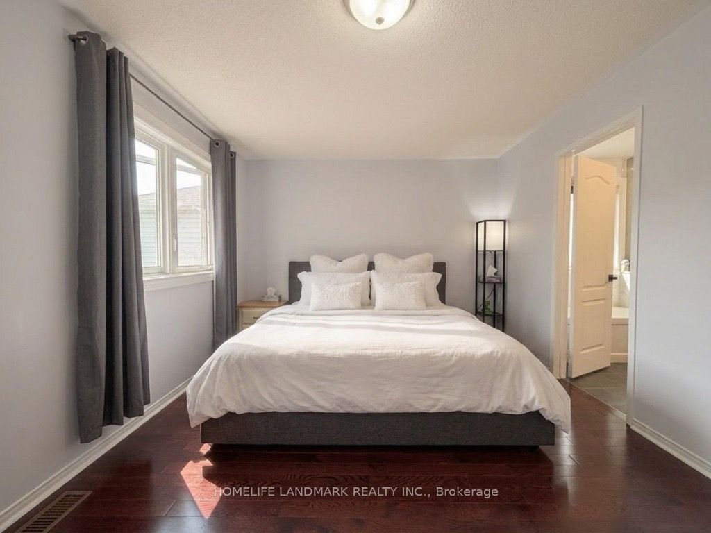 434 Heddle Crescent Property Photo 12
