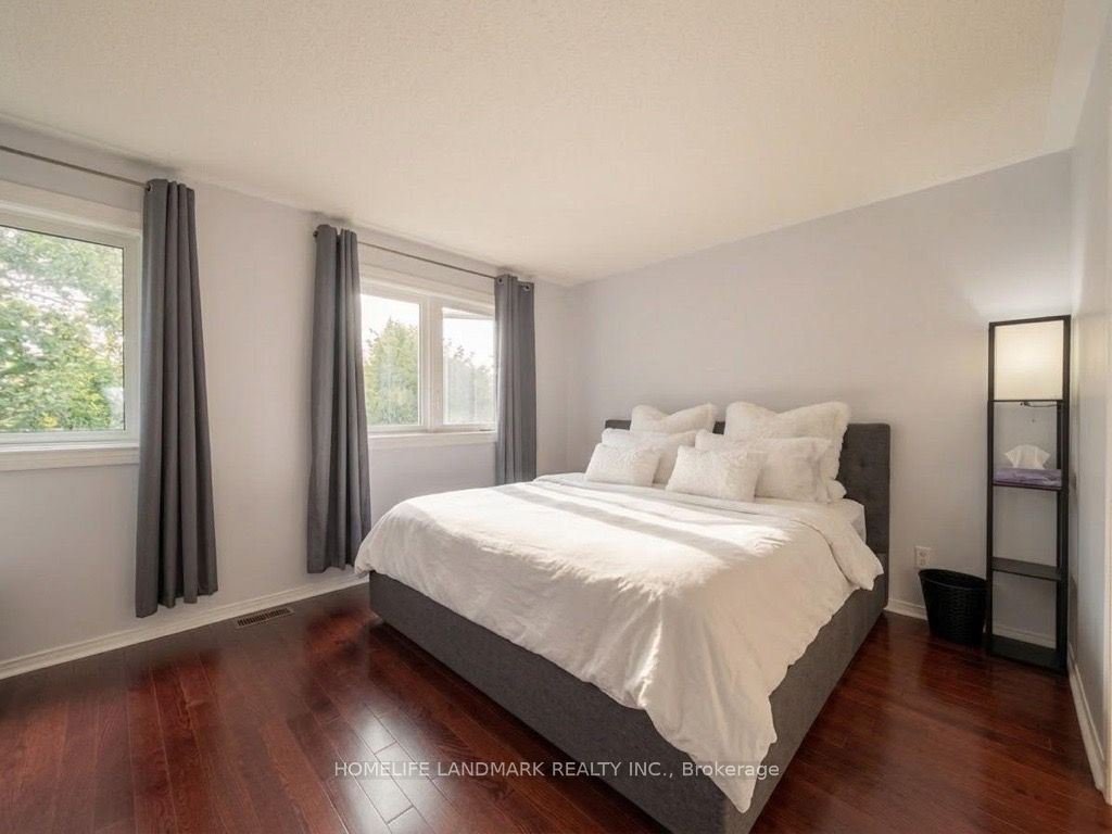 434 Heddle Crescent Property Photo 13