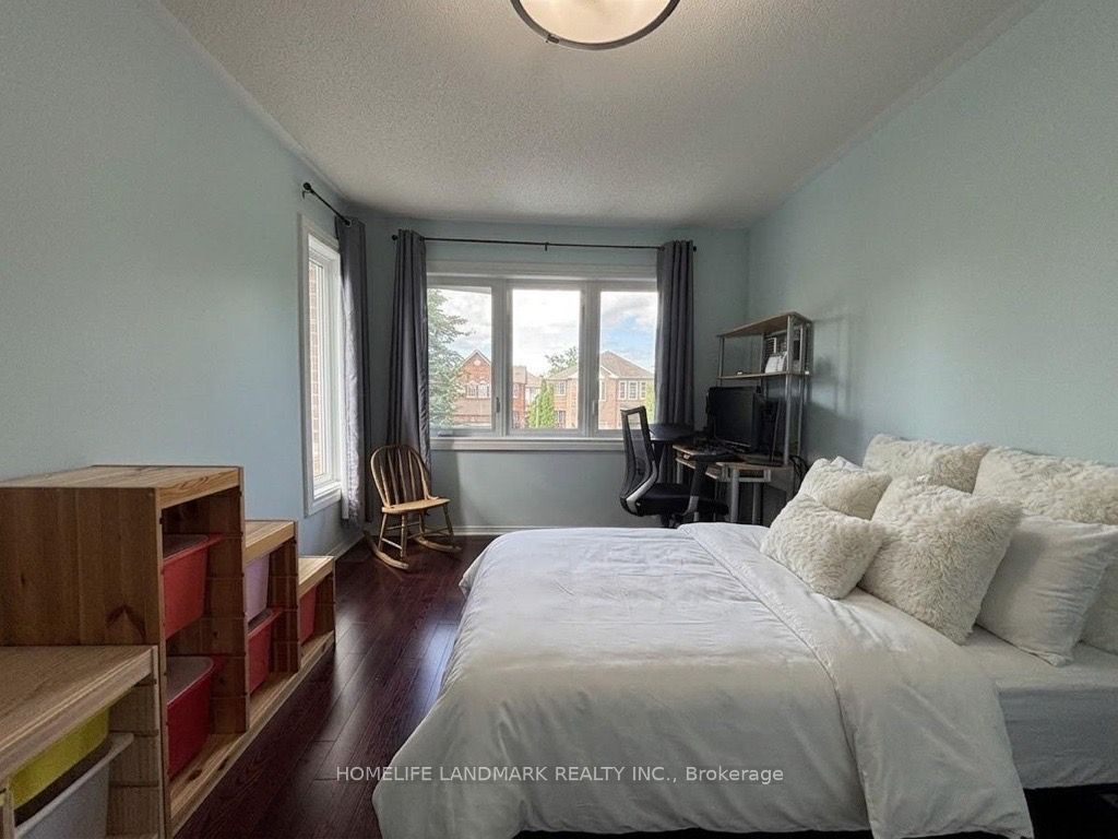 434 Heddle Crescent Property Photo 14