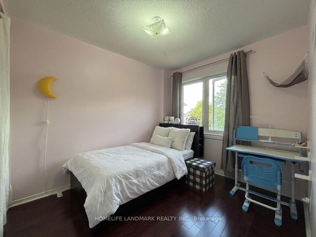 434 Heddle Crescent Property Photo 15