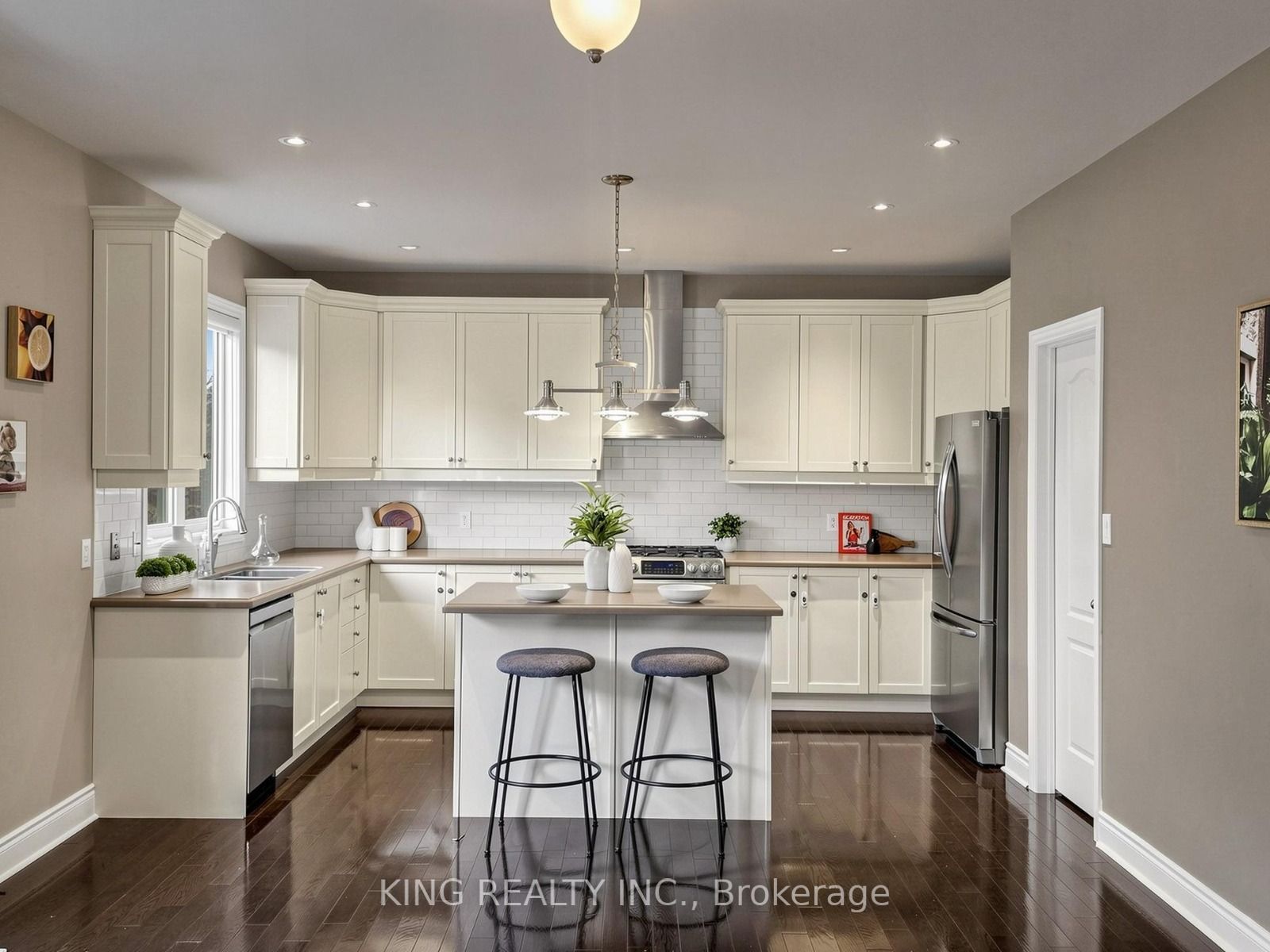 939 Goring Circle Property Photo 11