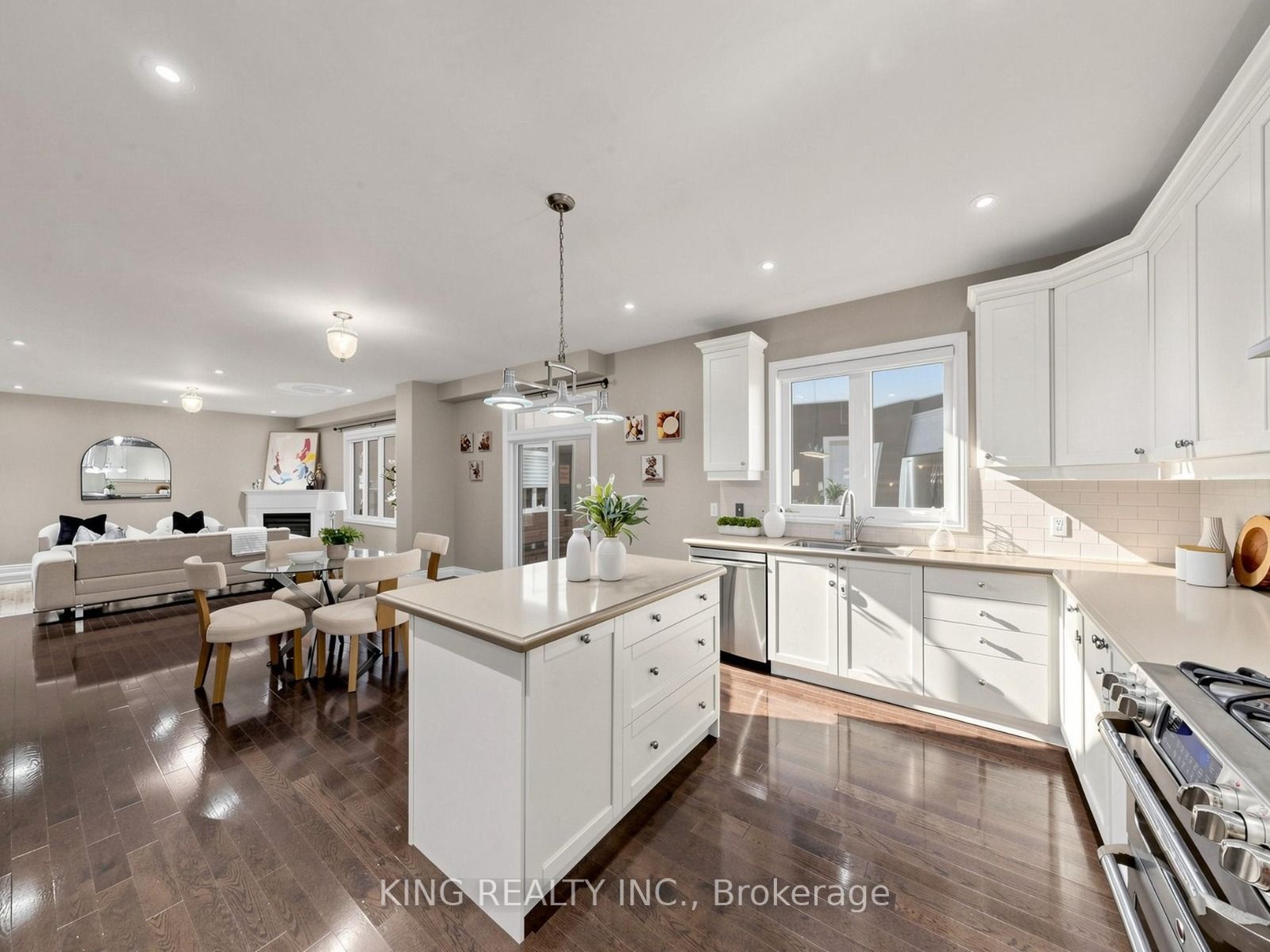 939 Goring Circle Property Photo 12