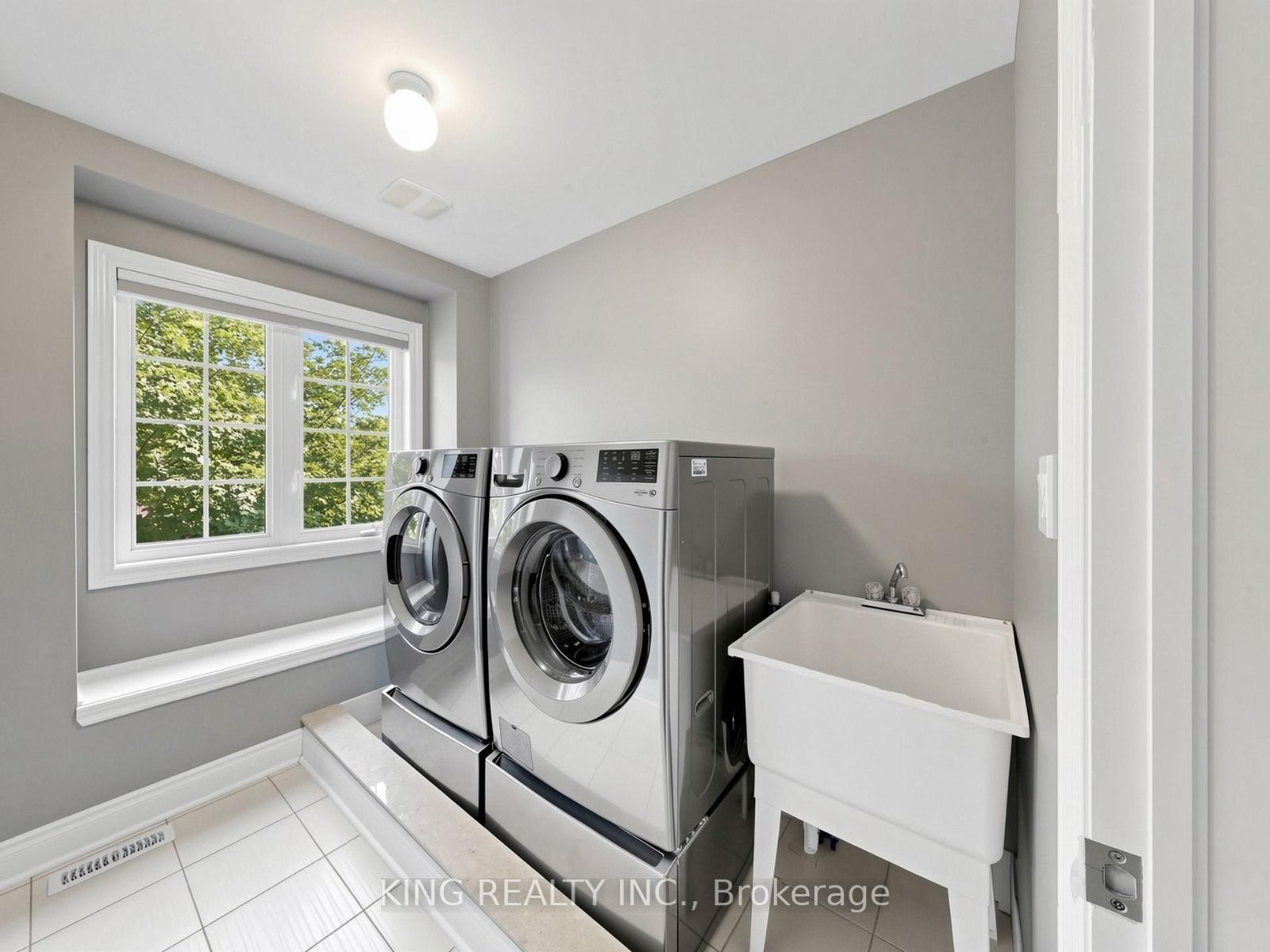 939 Goring Circle Property Photo 28