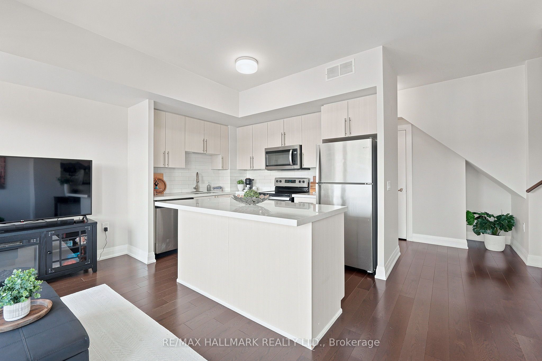 5279 Highway 7 203b Property Photo 6