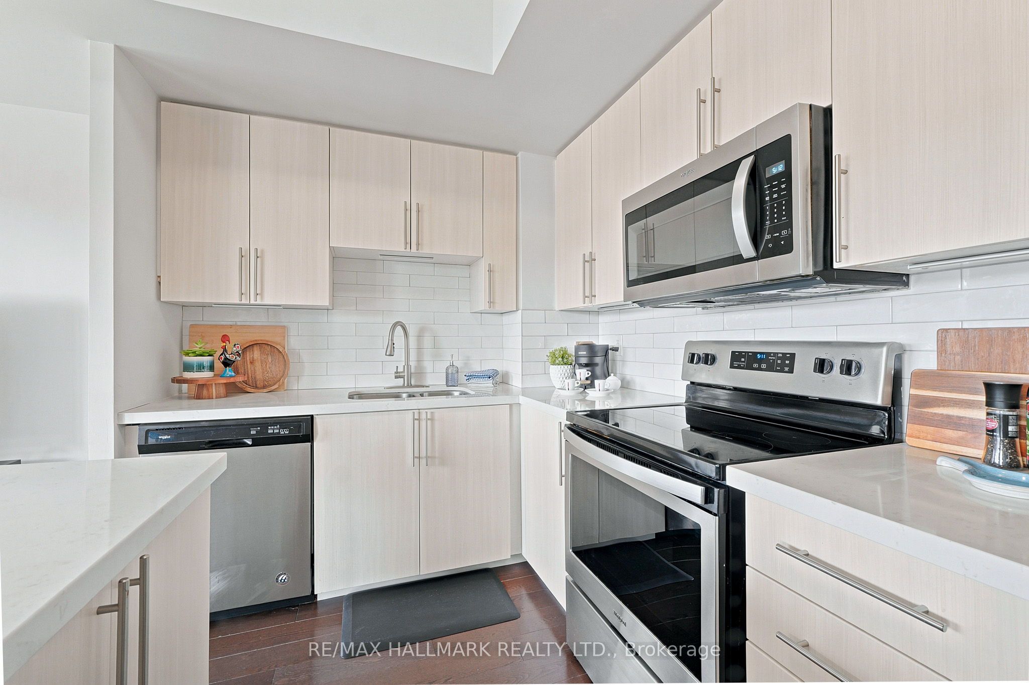 5279 Highway 7 203b Property Photo 8