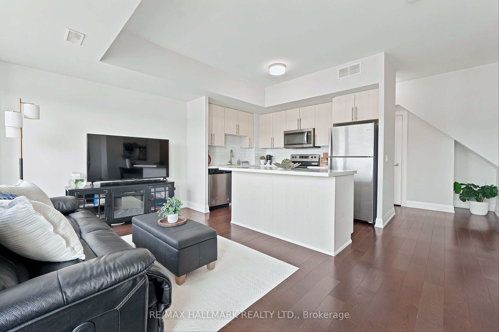 5279 Highway 7 203b Property Photo 13