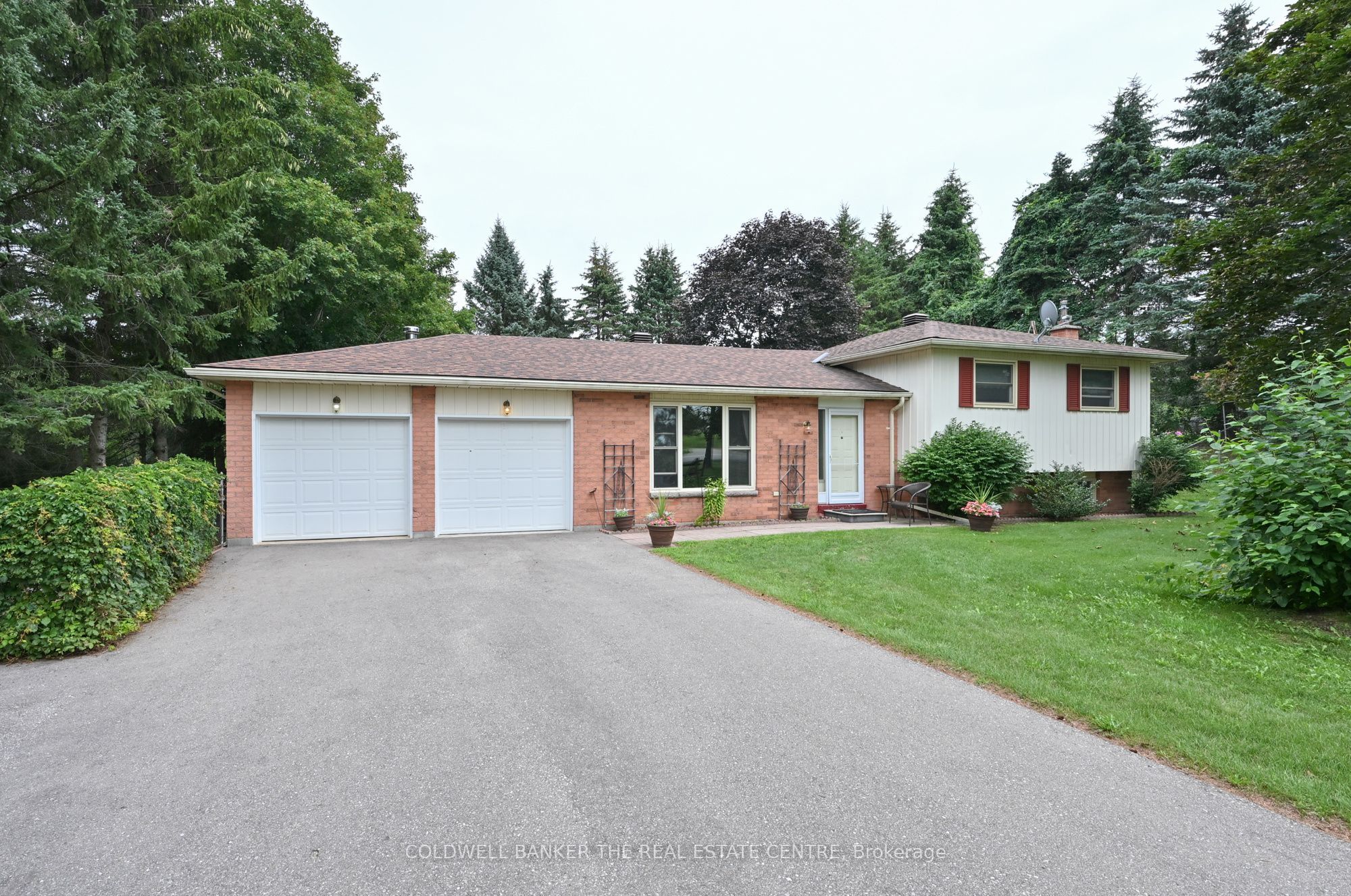 5471 8th Line Property Photo 2