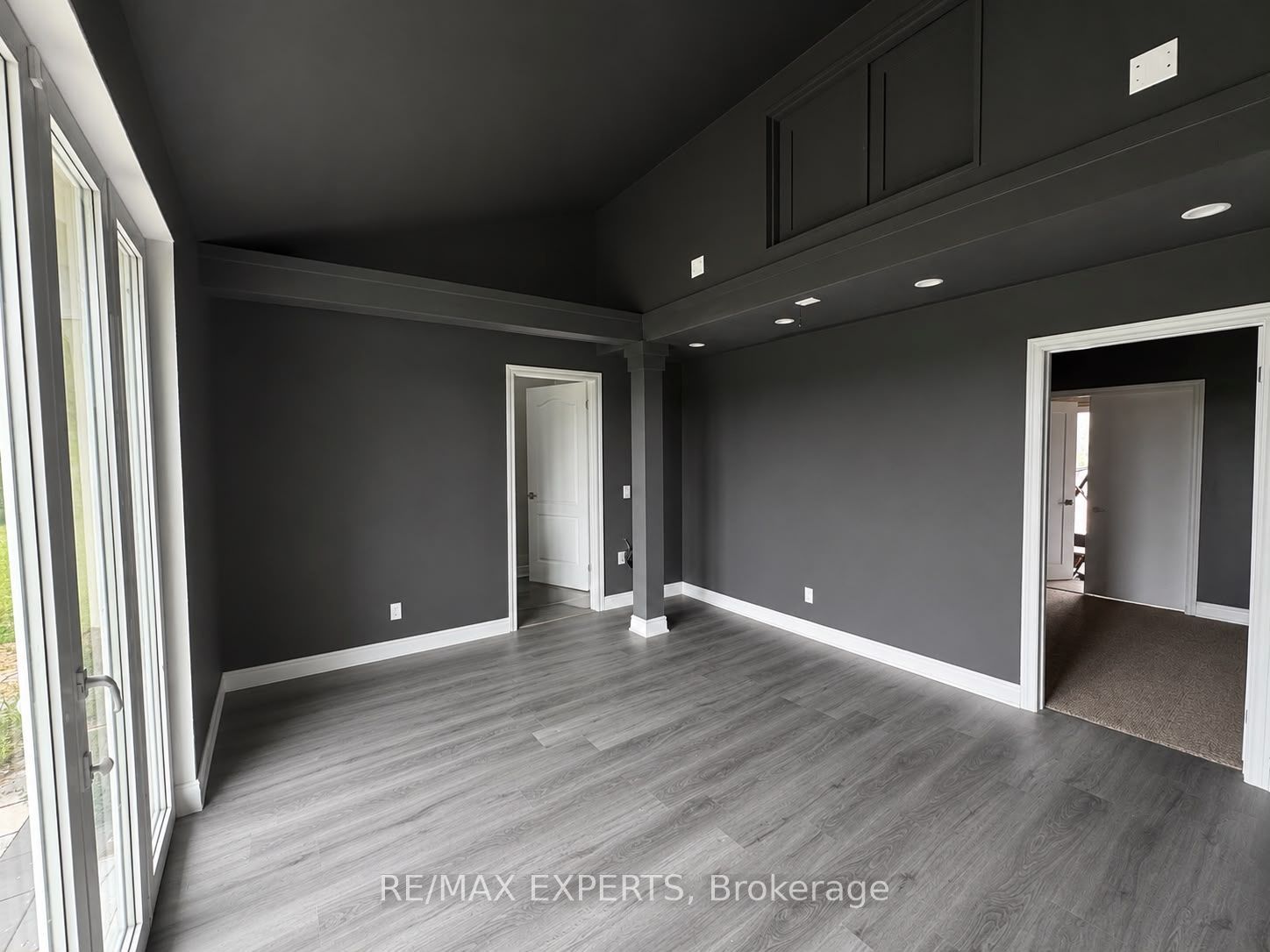 4509/B 10 Sideroad Road Property Photo 1