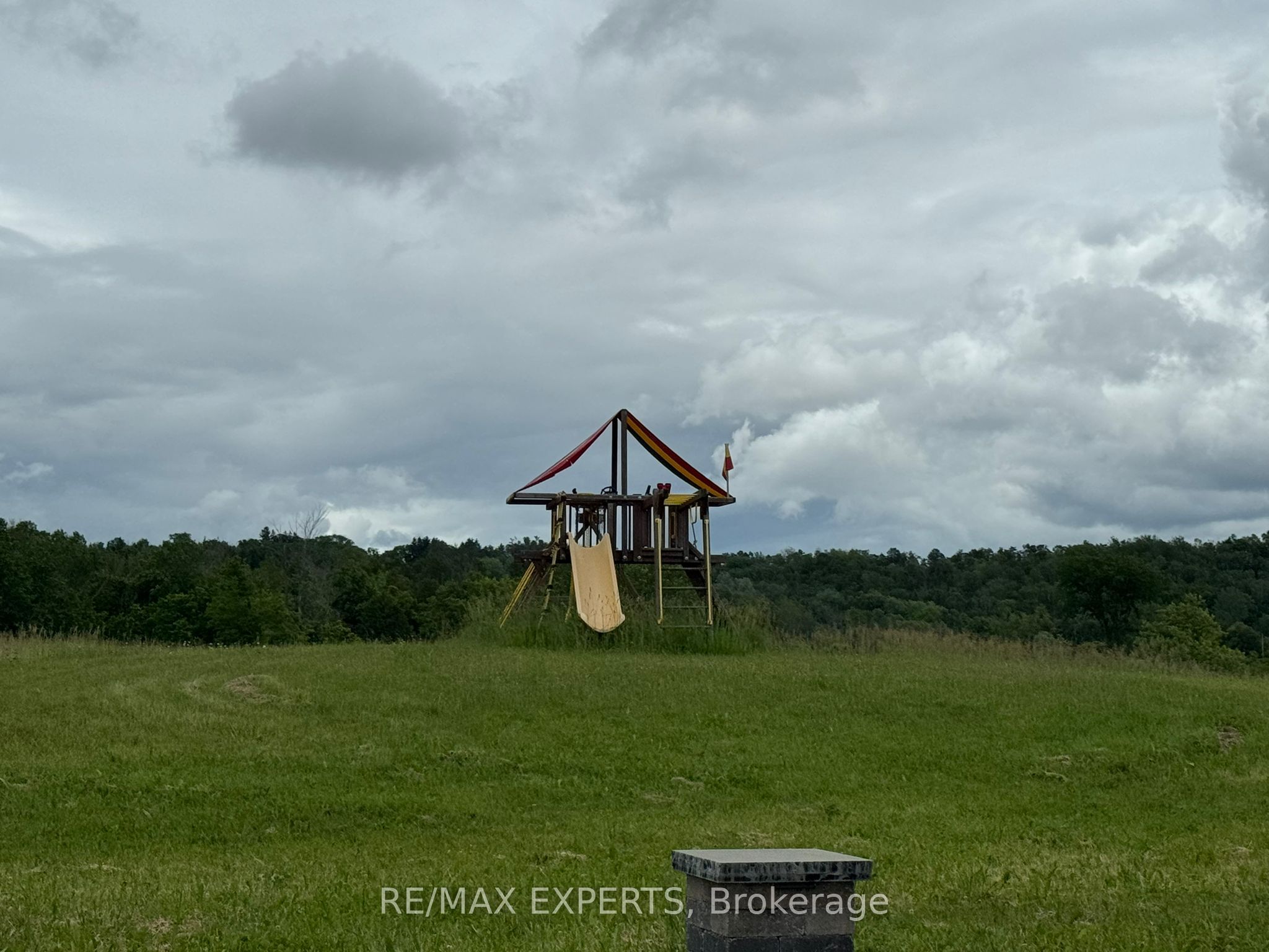 4509/b 10 Sideroad Road Property Photo 2