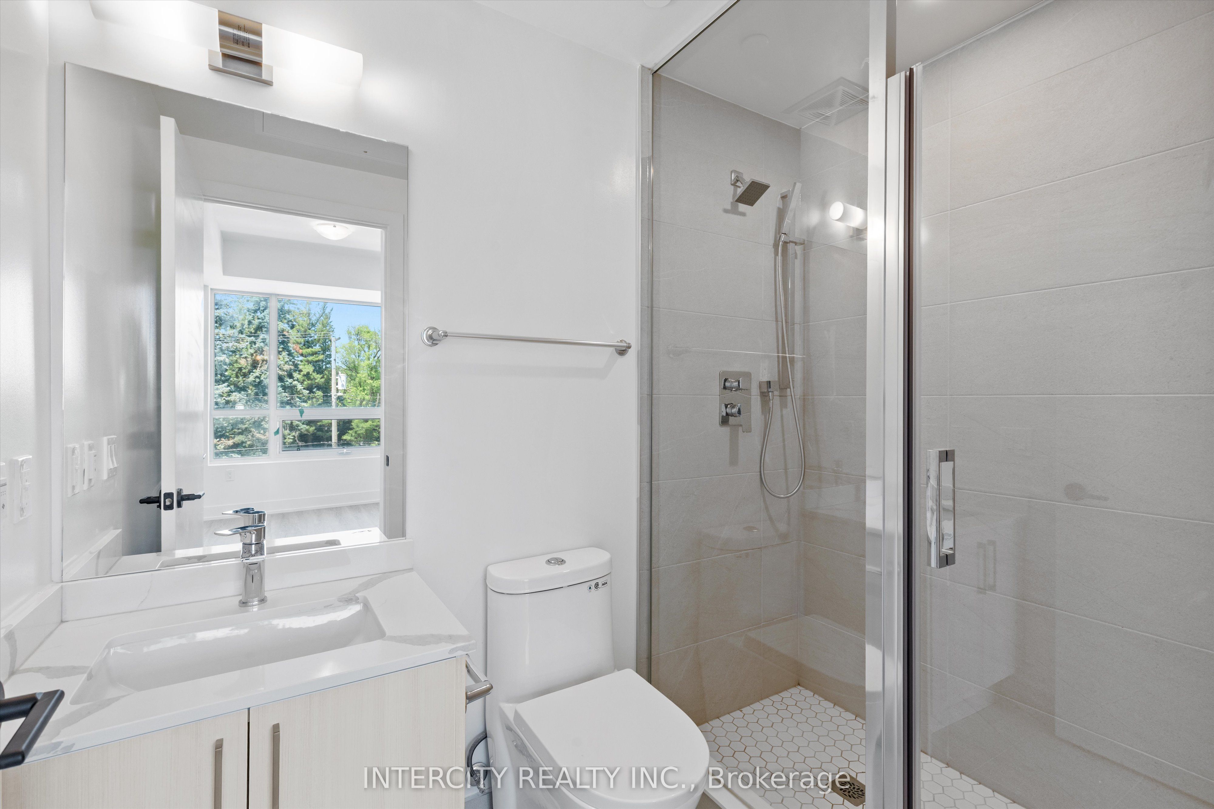 2075 King Road 328 Property Photo 11