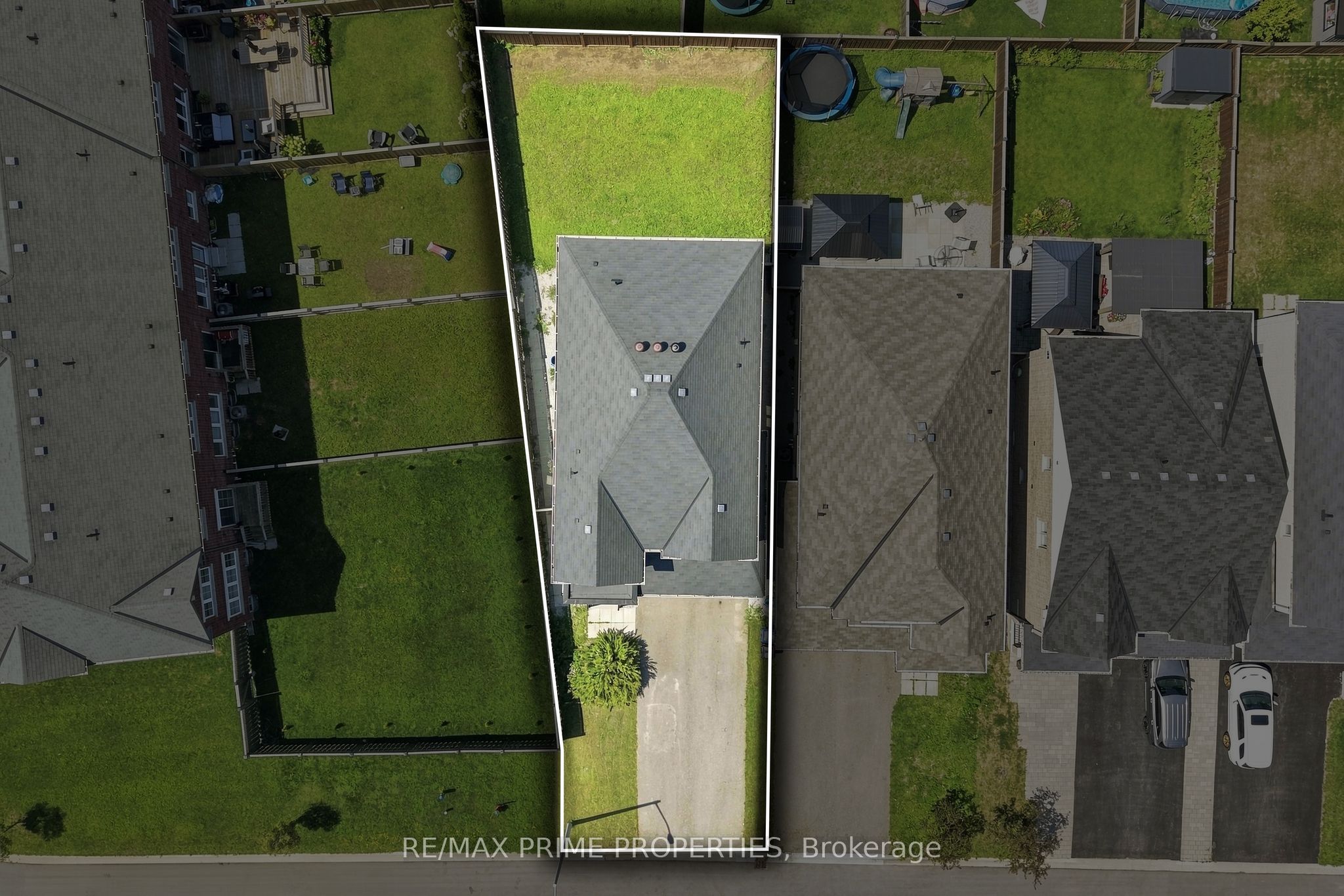 1469 Farrow Crescent Property Photo 3