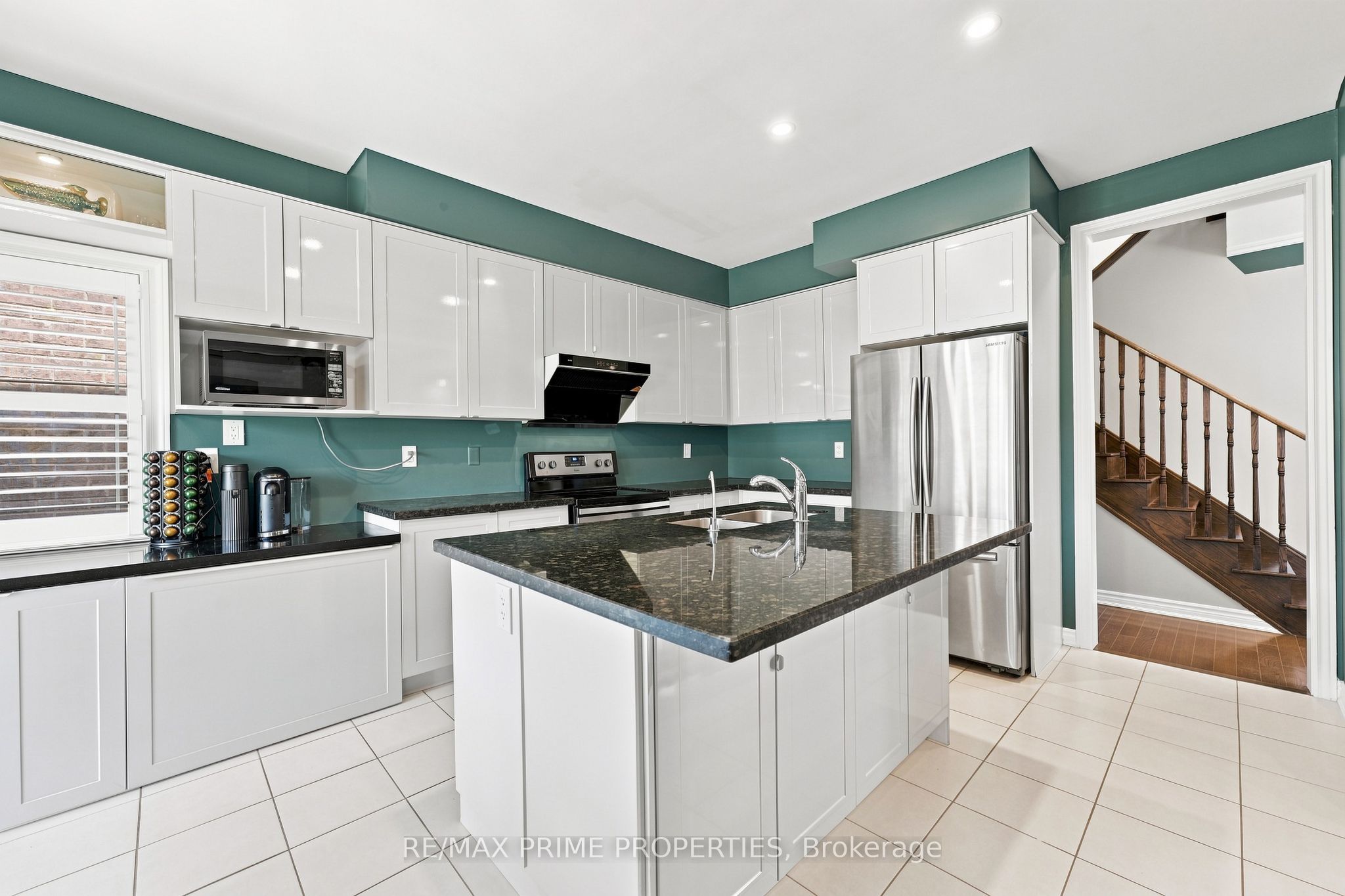 1469 Farrow Crescent Property Photo 7