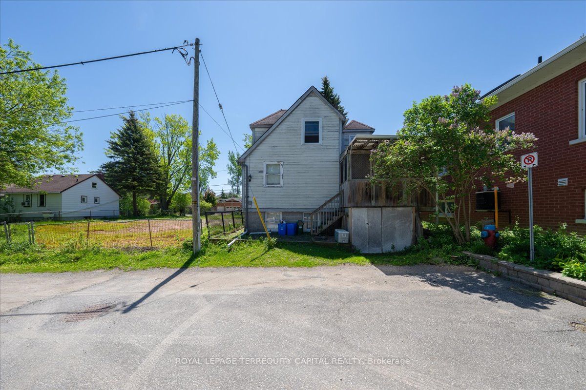 260 Douglas Road Property Photo 6