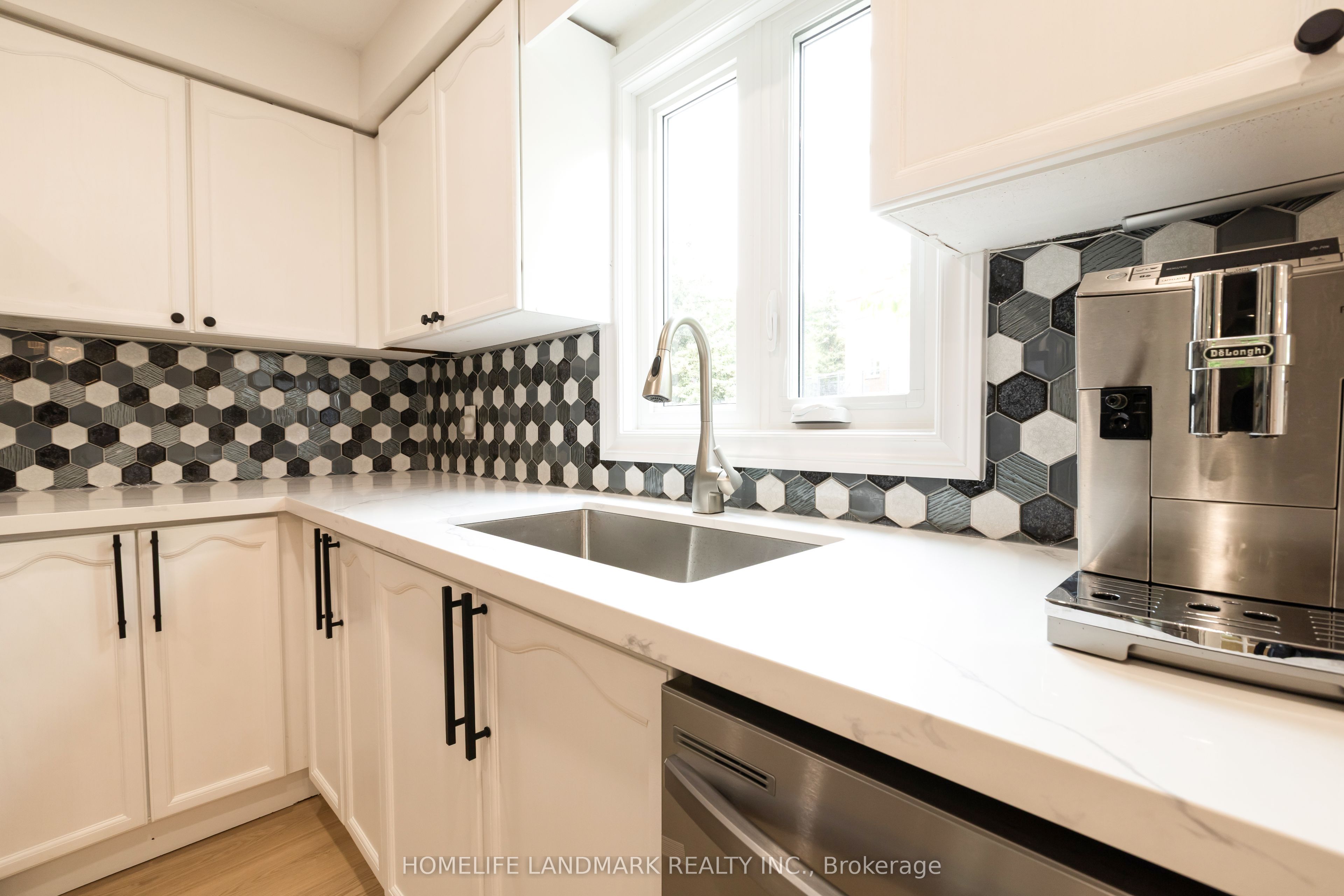9755 Keele Street Property Photo 15