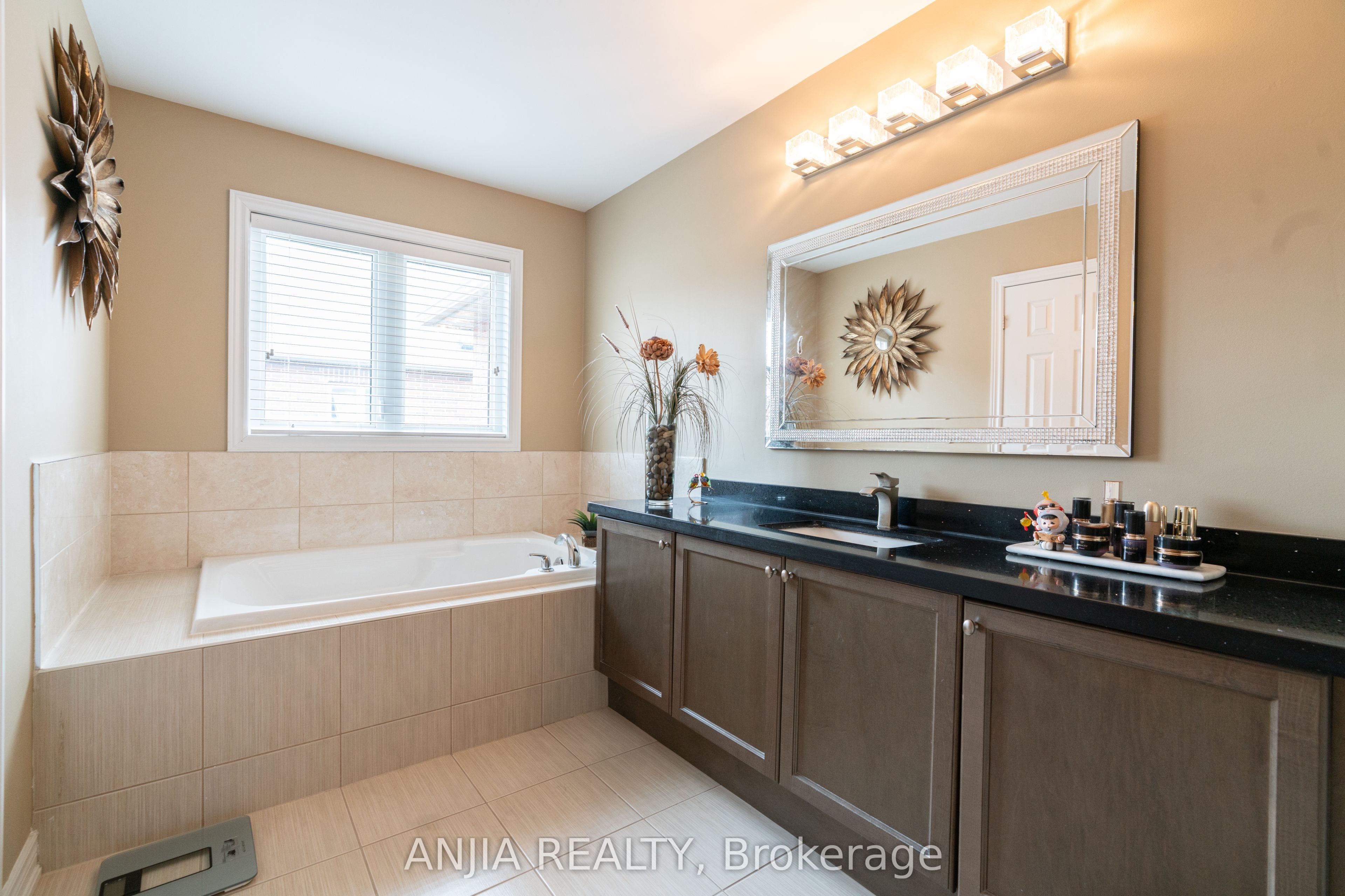 39 Percy Reesor Street Property Photo 25