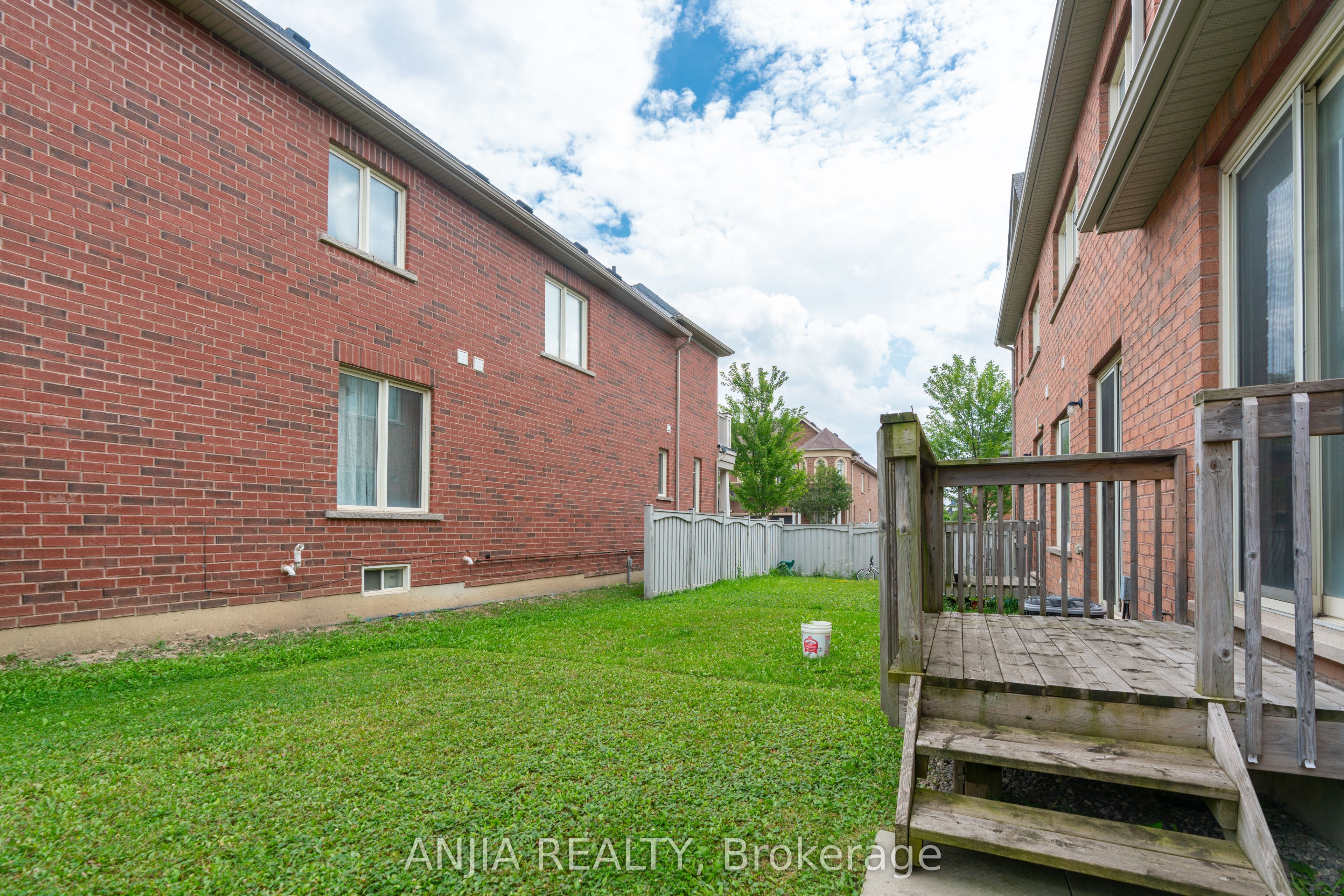39 Percy Reesor Street Property Photo 28