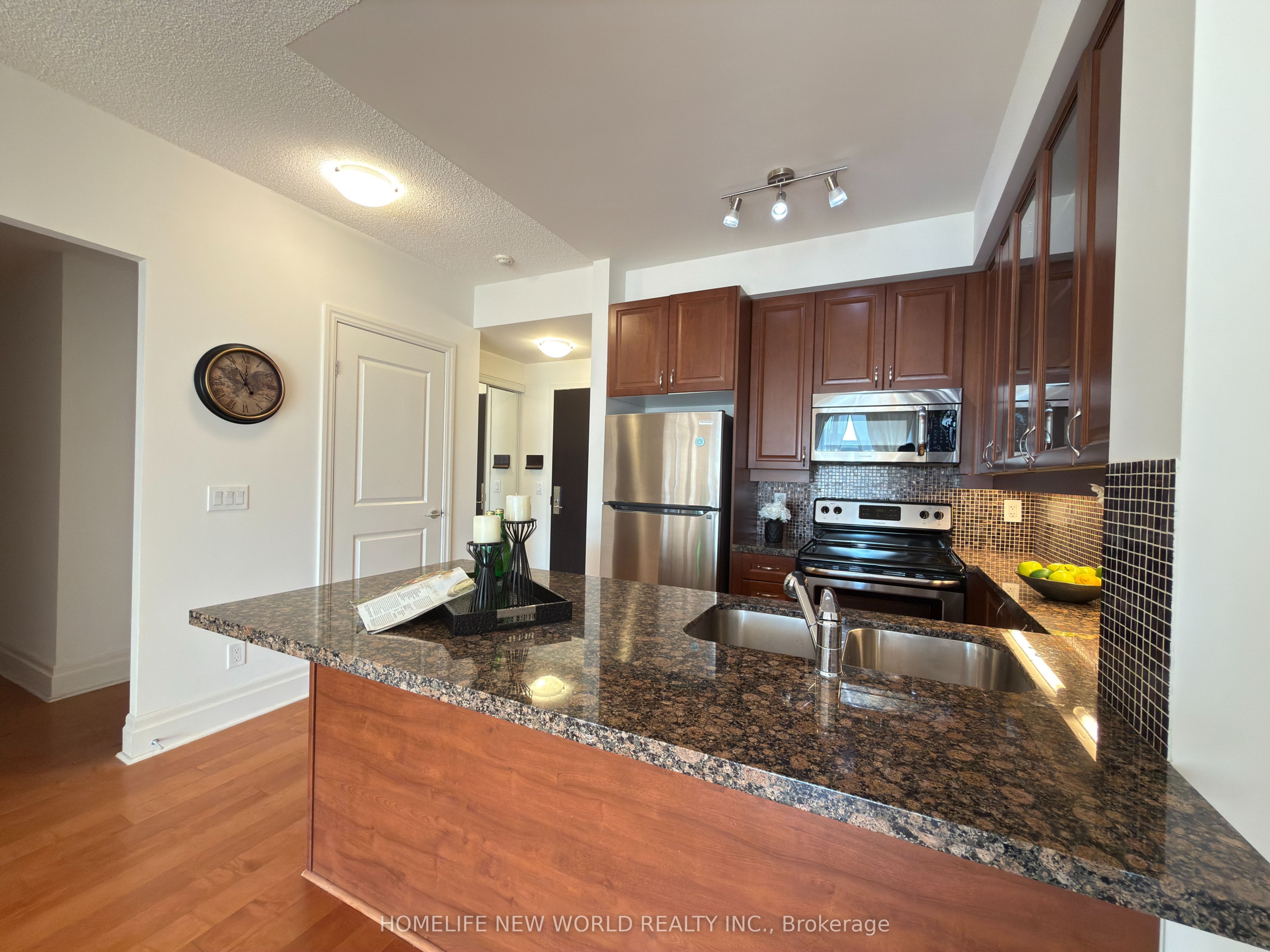 151 Upper Duke Crescent 403 Property Photo 7