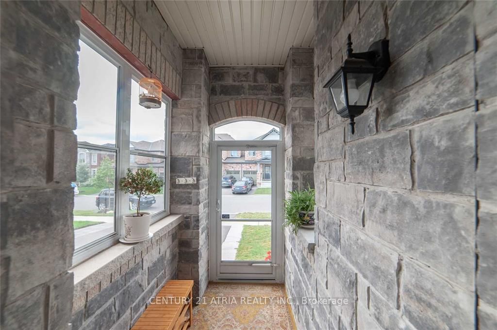 58 Mondial Crescent Property Photo 2