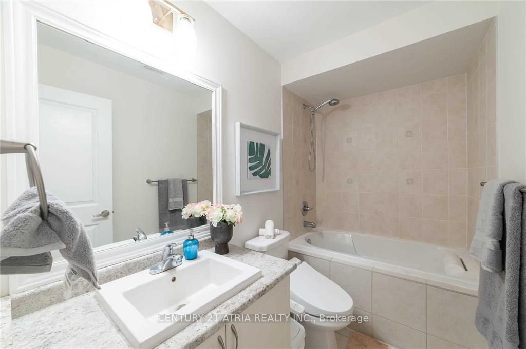 58 Mondial Crescent Property Photo 7