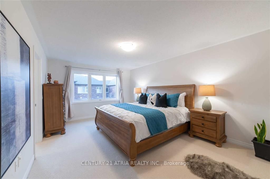 58 Mondial Crescent Property Photo 8
