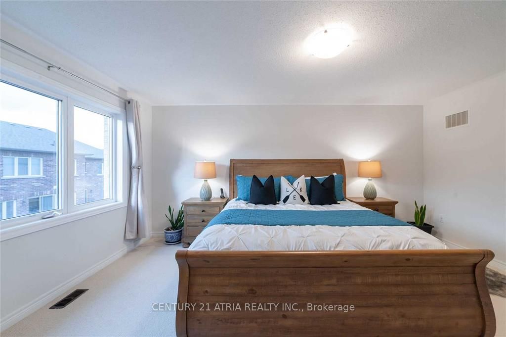 58 Mondial Crescent Property Photo 9