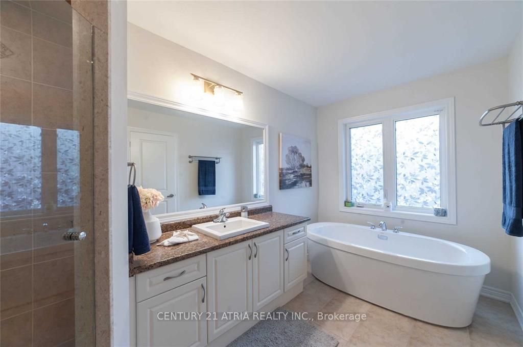 58 Mondial Crescent Property Photo 11
