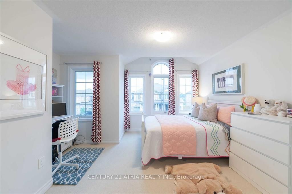 58 Mondial Crescent Property Photo 16