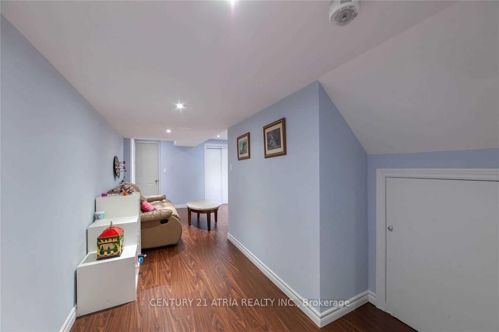 58 Mondial Crescent Property Photo 17