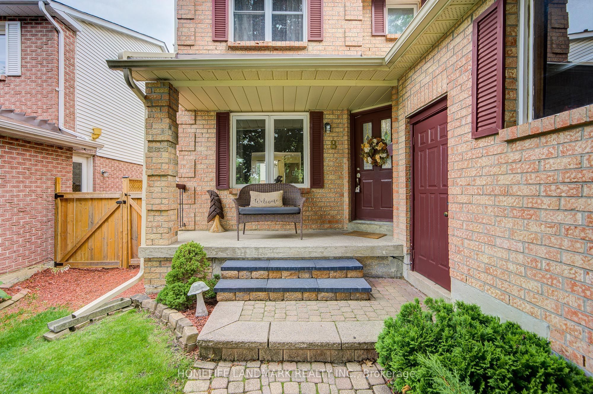 8 Closs Square Property Photo 2